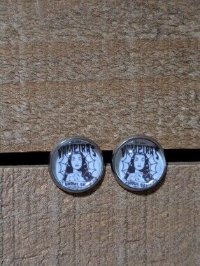 💟 Vampira Handmade Stud Earrings